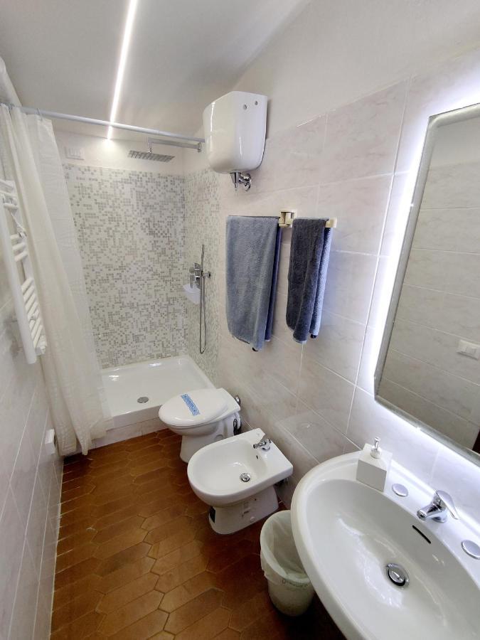 Casa Via Della Rocca Luna ปอจจิบองซี ภายนอก รูปภาพ