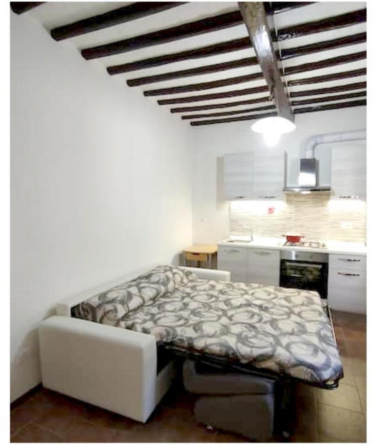 Casa Via Della Rocca Luna ปอจจิบองซี ภายนอก รูปภาพ