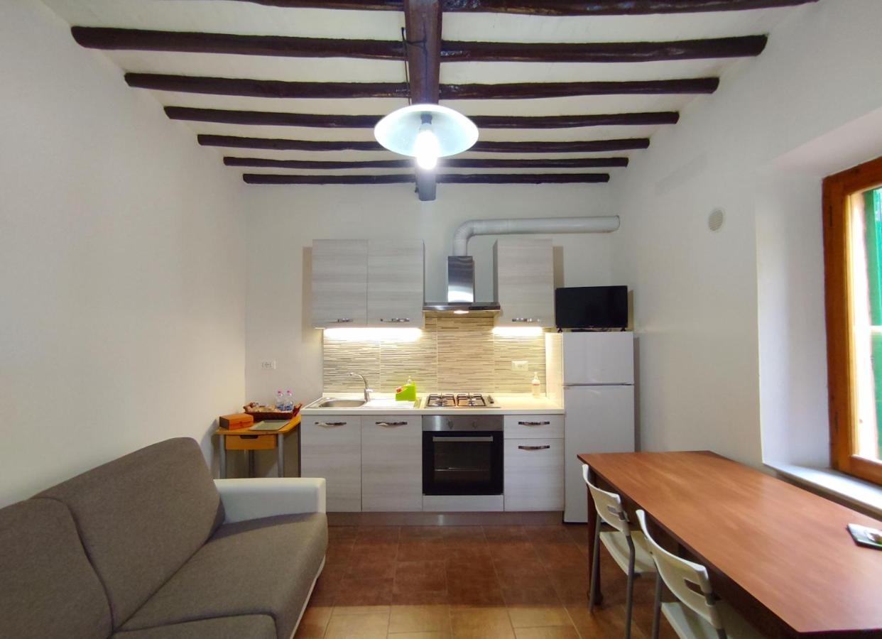 Casa Via Della Rocca Luna ปอจจิบองซี ภายนอก รูปภาพ